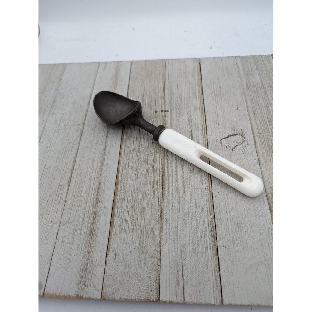 Bonny Prod Aluminum Plastic White Ice Cream Scoop 8 1/4"